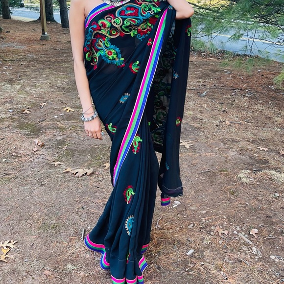 Saree - Picture 3 of 5